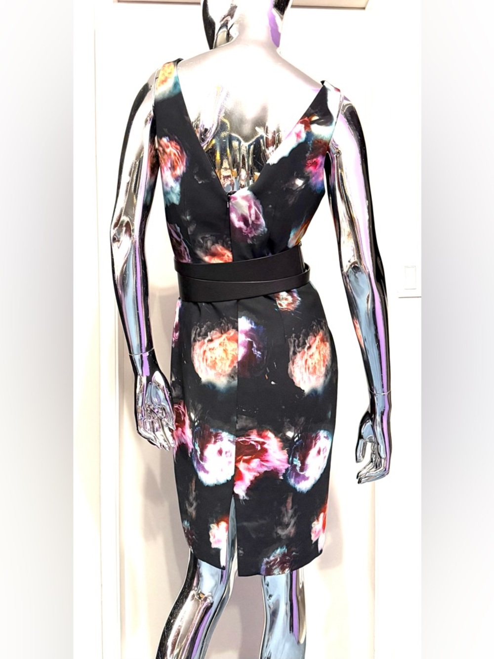 🏖️Summer Sale: Paul Smith Black sleeveless Dress with Multicolor Floral blots - Picture 4 of 8